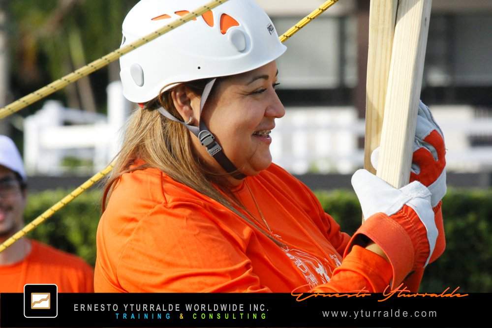 Ejercicio vivencial de cuerdas bajas para fortalecer la comunicación del equipo